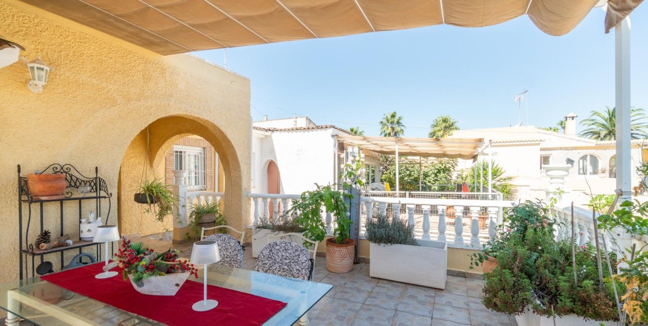 Resale - Villa -
Orihuela Costa - Los Balcones