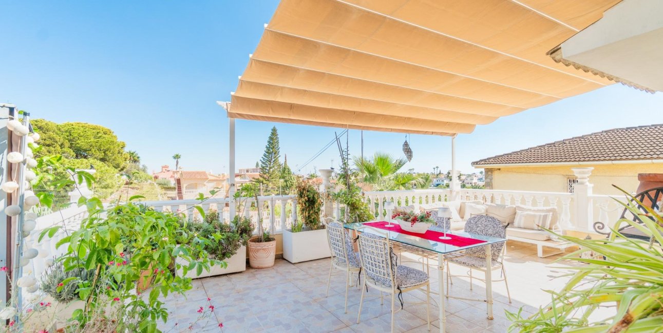 Resale - Villa -
Orihuela Costa - Los Balcones