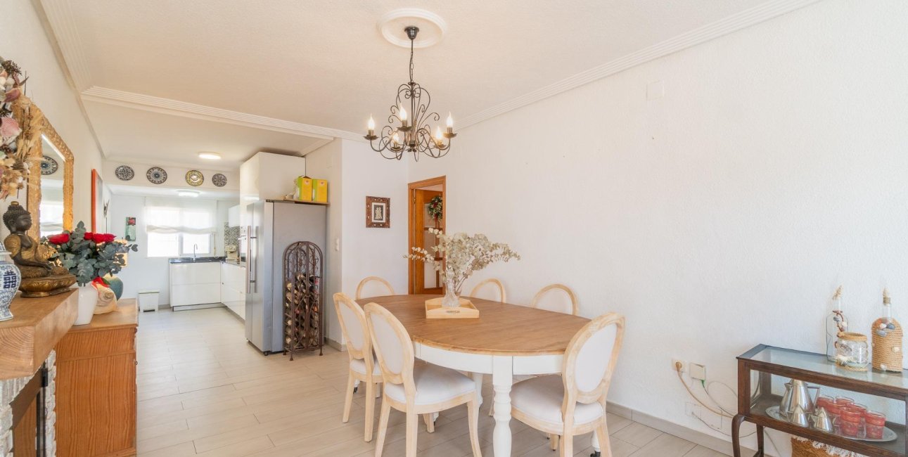Resale - Villa -
Orihuela Costa - Los Balcones
