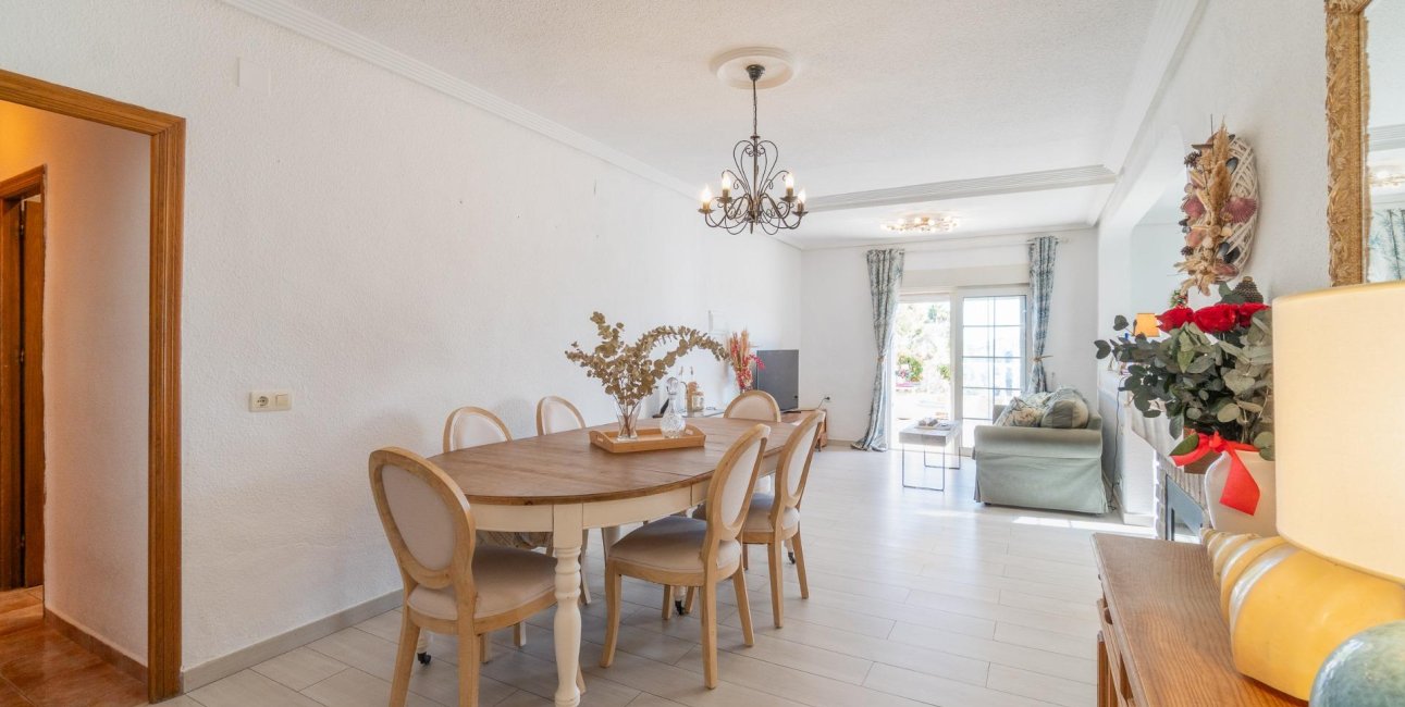 Resale - Villa -
Orihuela Costa - Los Balcones