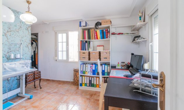 Resale - Villa -
Orihuela Costa - Los Balcones