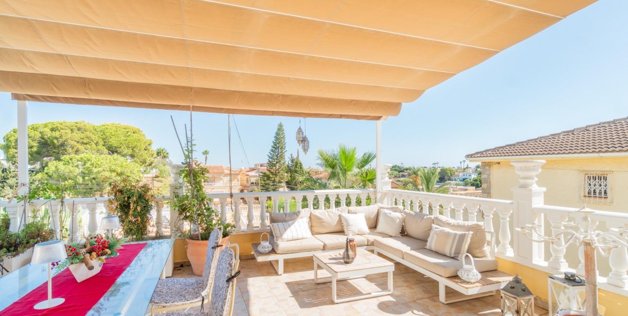 Resale - Villa -
Orihuela Costa - Los Balcones