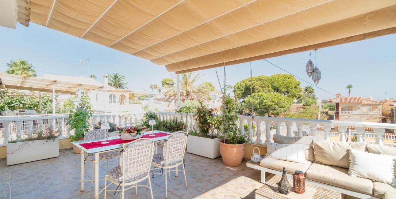 Resale - Villa -
Orihuela Costa - Los Balcones