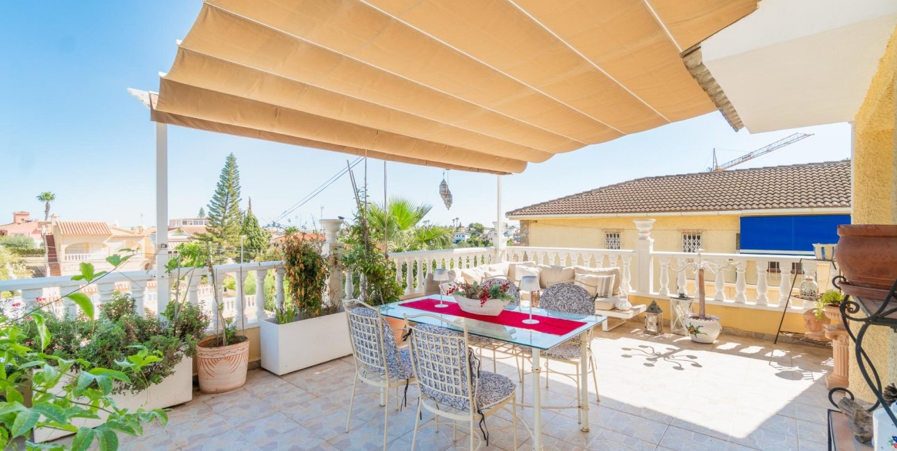 Resale - Villa -
Orihuela Costa - Los Balcones