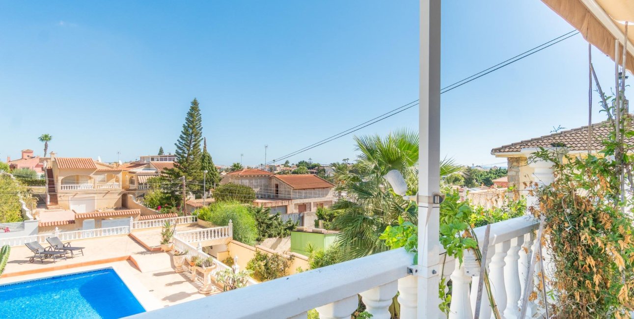 Resale - Villa -
Orihuela Costa - Los Balcones
