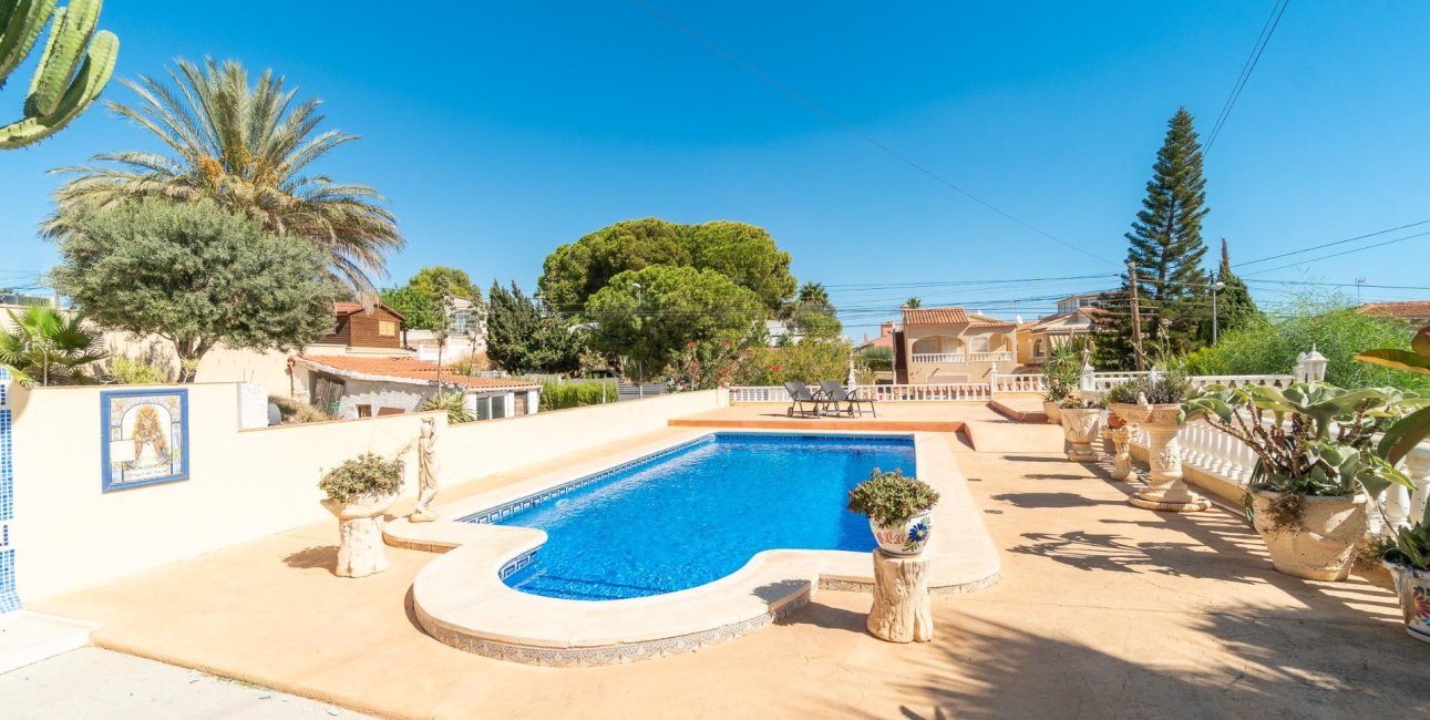 Resale - Villa -
Orihuela Costa - Los Balcones