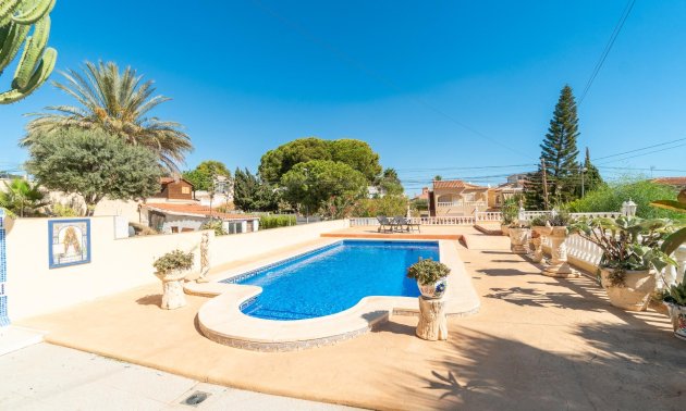 Resale - Villa -
Orihuela Costa - Los Balcones