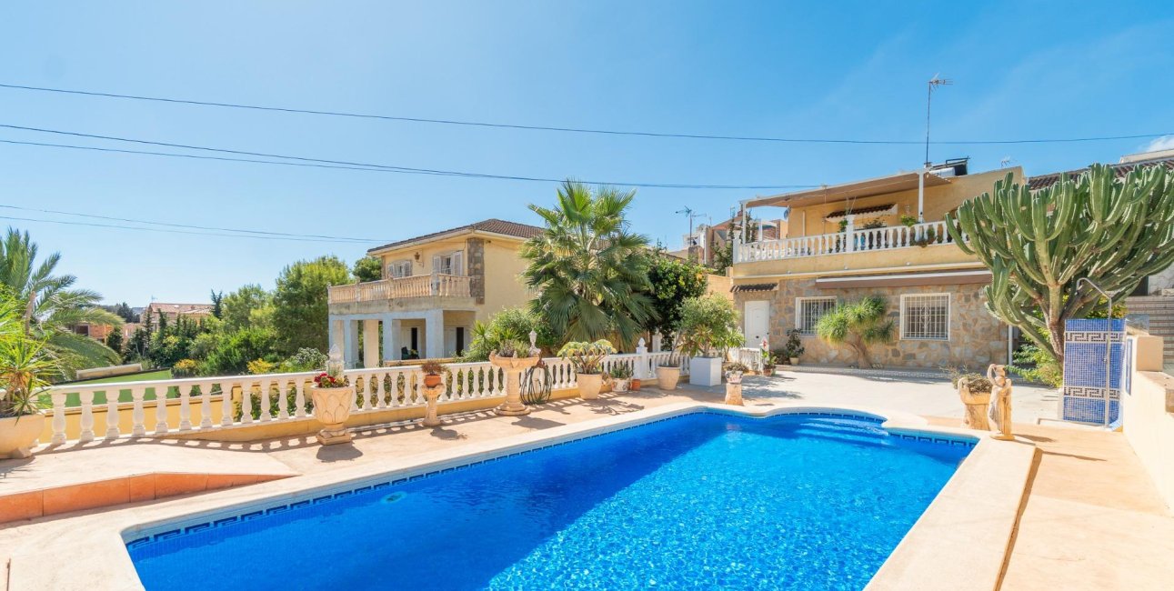 Resale - Villa -
Orihuela Costa - Los Balcones