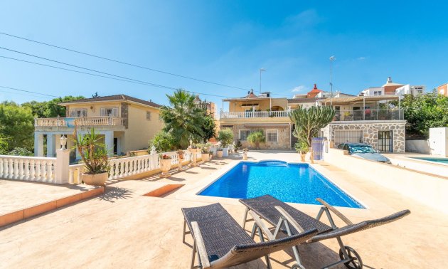 Resale - Villa -
Orihuela Costa - Los Balcones