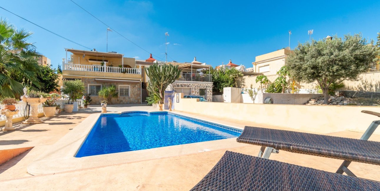 Resale - Villa -
Orihuela Costa - Los Balcones