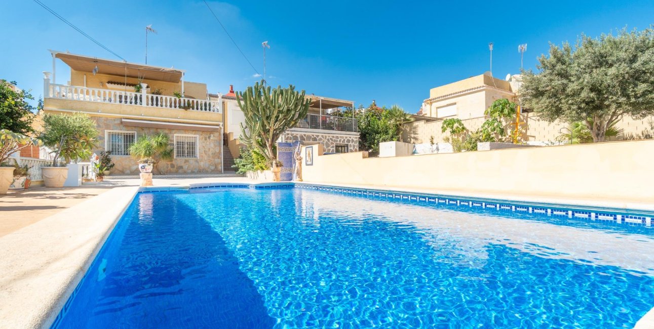 Resale - Villa -
Orihuela Costa - Los Balcones