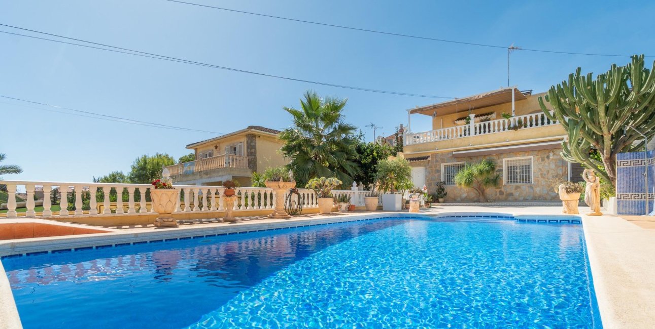 Resale - Villa -
Orihuela Costa - Los Balcones