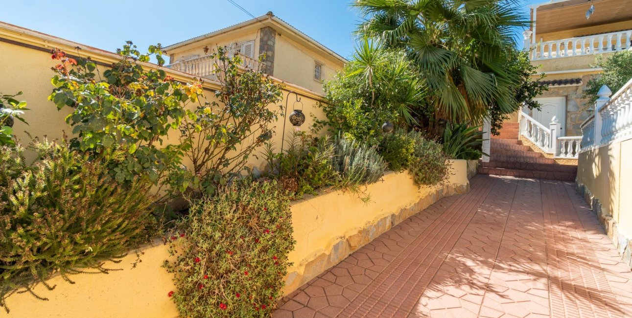 Resale - Villa -
Orihuela Costa - Los Balcones