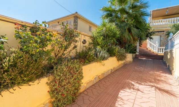Resale - Villa -
Orihuela Costa - Los Balcones