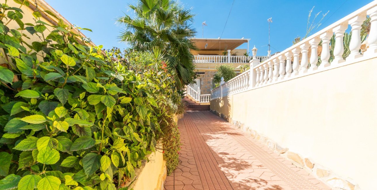 Resale - Villa -
Orihuela Costa - Los Balcones