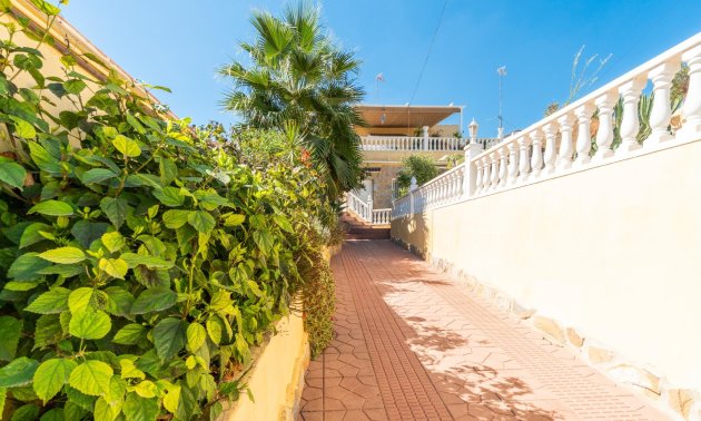 Resale - Villa -
Orihuela Costa - Los Balcones