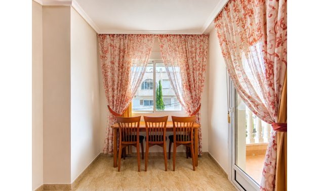 Resale - Apartment / flat -
Torrevieja - Playa Del Cura