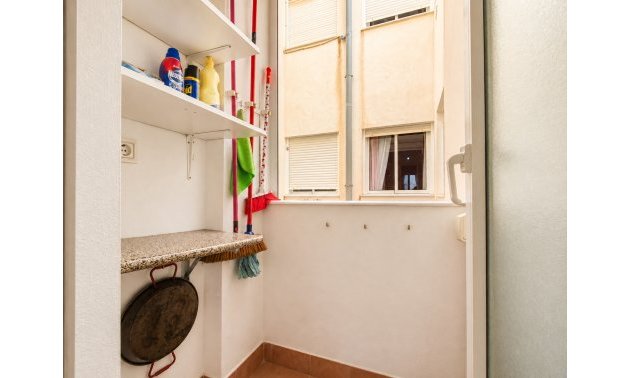 Resale - Apartment / flat -
Torrevieja - Playa Del Cura
