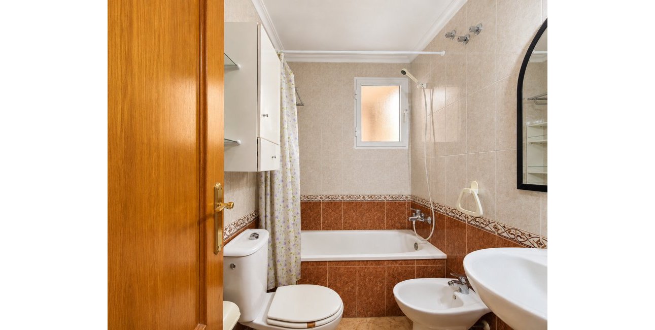 Resale - Apartment / flat -
Torrevieja - Playa Del Cura