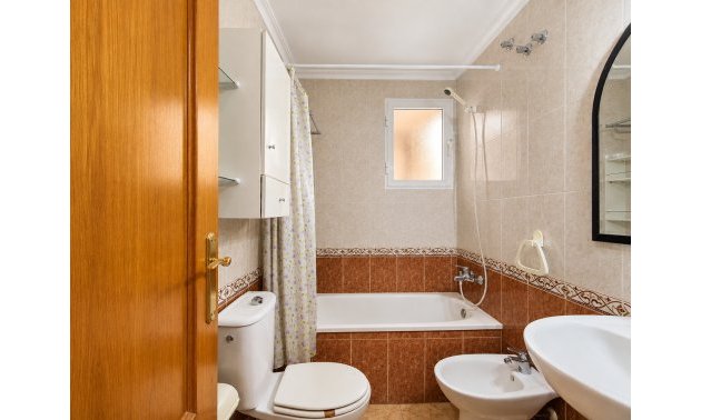 Resale - Apartment / flat -
Torrevieja - Playa Del Cura