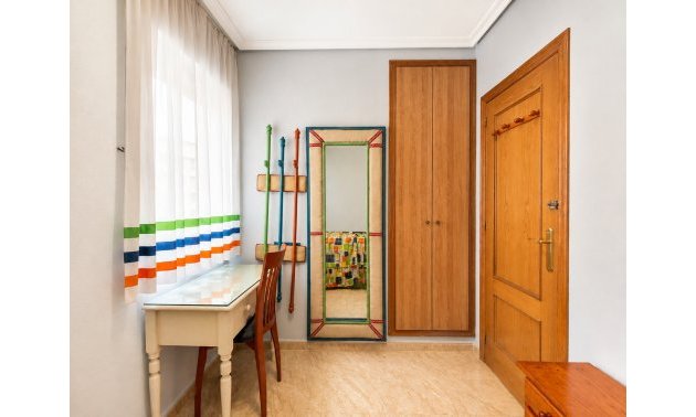 Resale - Apartment / flat -
Torrevieja - Playa Del Cura