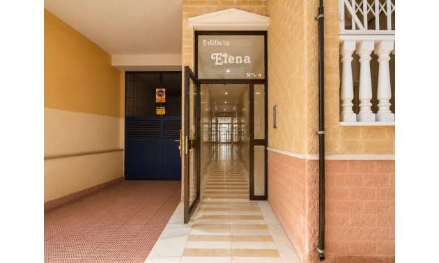 Resale - Apartment / flat -
Torrevieja - Playa Del Cura