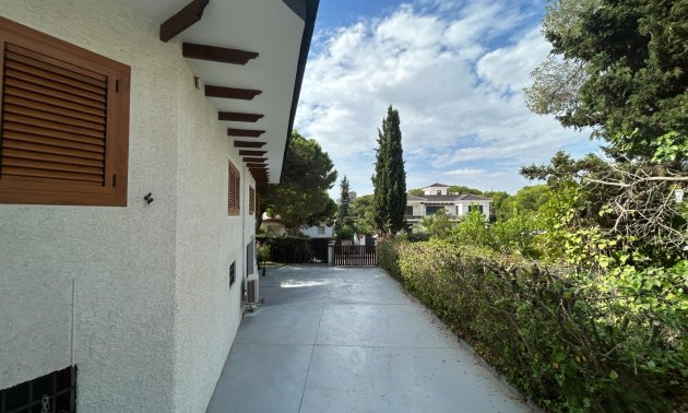 Reventa - Villa -
Orihuela Costa - Campoamor