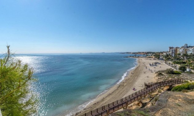 Reventa - Villa -
Orihuela Costa - Campoamor