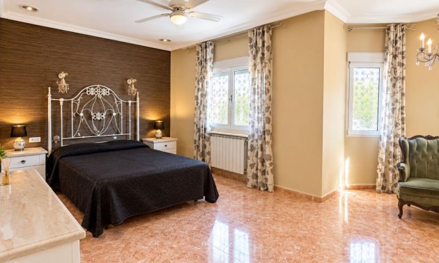 Reventa - Villa -
Benferri - Benfis Park