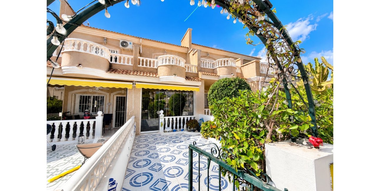 Resale - Townhouse -
Ciudad Quesada - La Fiesta