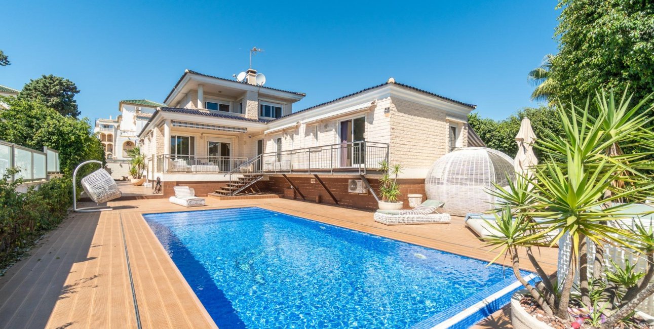 Resale - Villa -
Torrevieja - La Mata