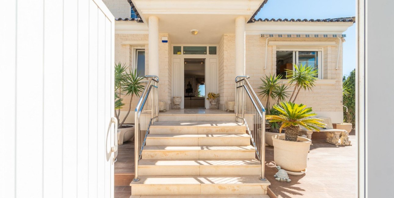 Resale - Villa -
Torrevieja - La Mata