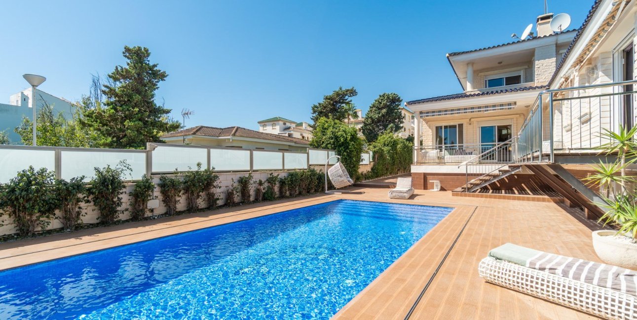 Resale - Villa -
Torrevieja - La Mata