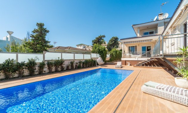 Resale - Villa -
Torrevieja - La Mata