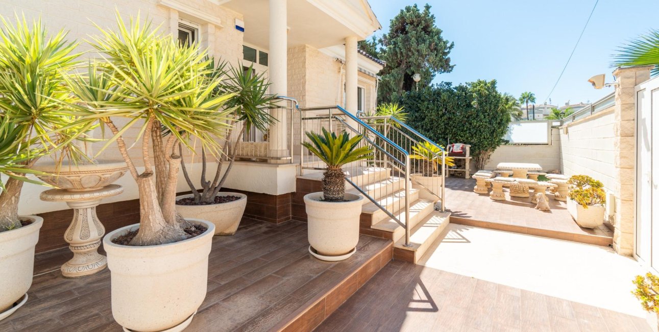Resale - Villa -
Torrevieja - La Mata