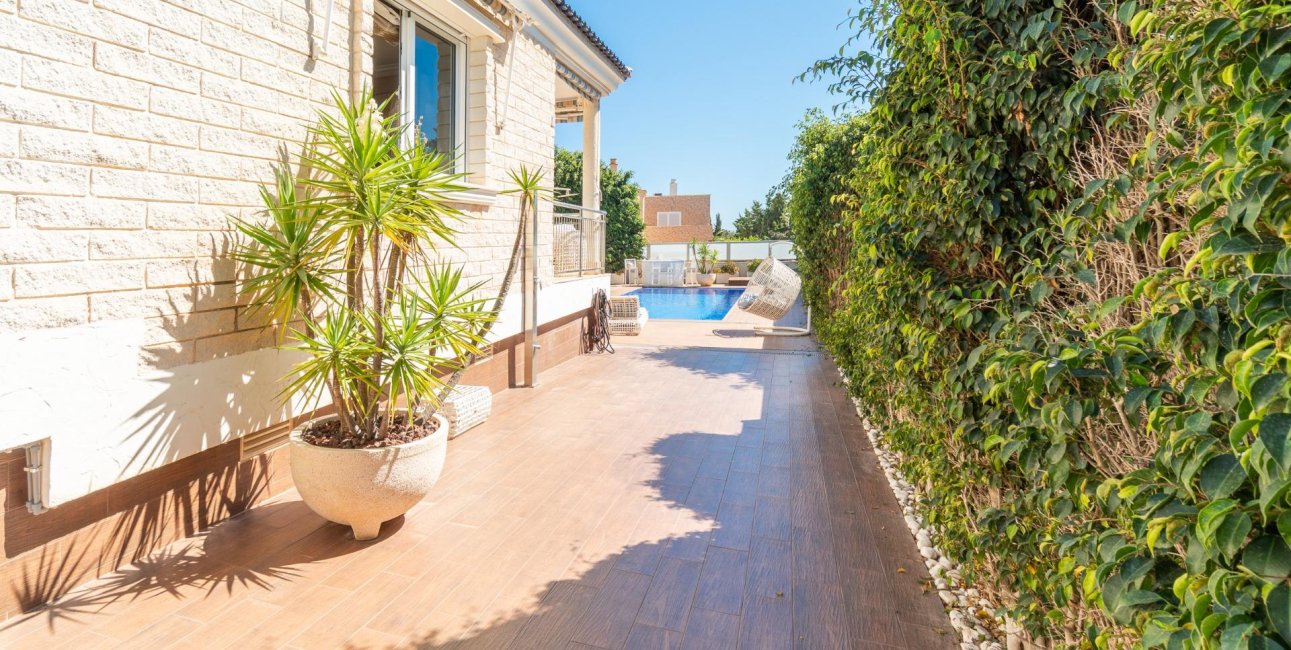 Resale - Villa -
Torrevieja - La Mata