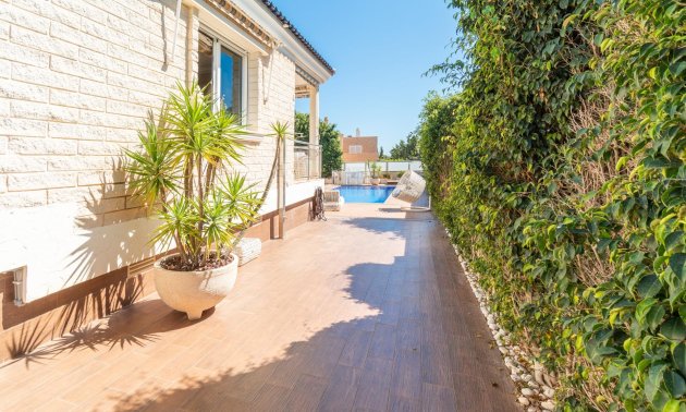 Resale - Villa -
Torrevieja - La Mata