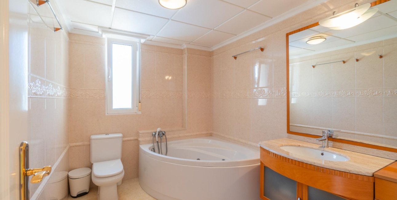 Resale - Villa -
Torrevieja - La Mata