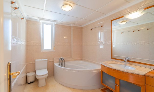 Resale - Villa -
Torrevieja - La Mata