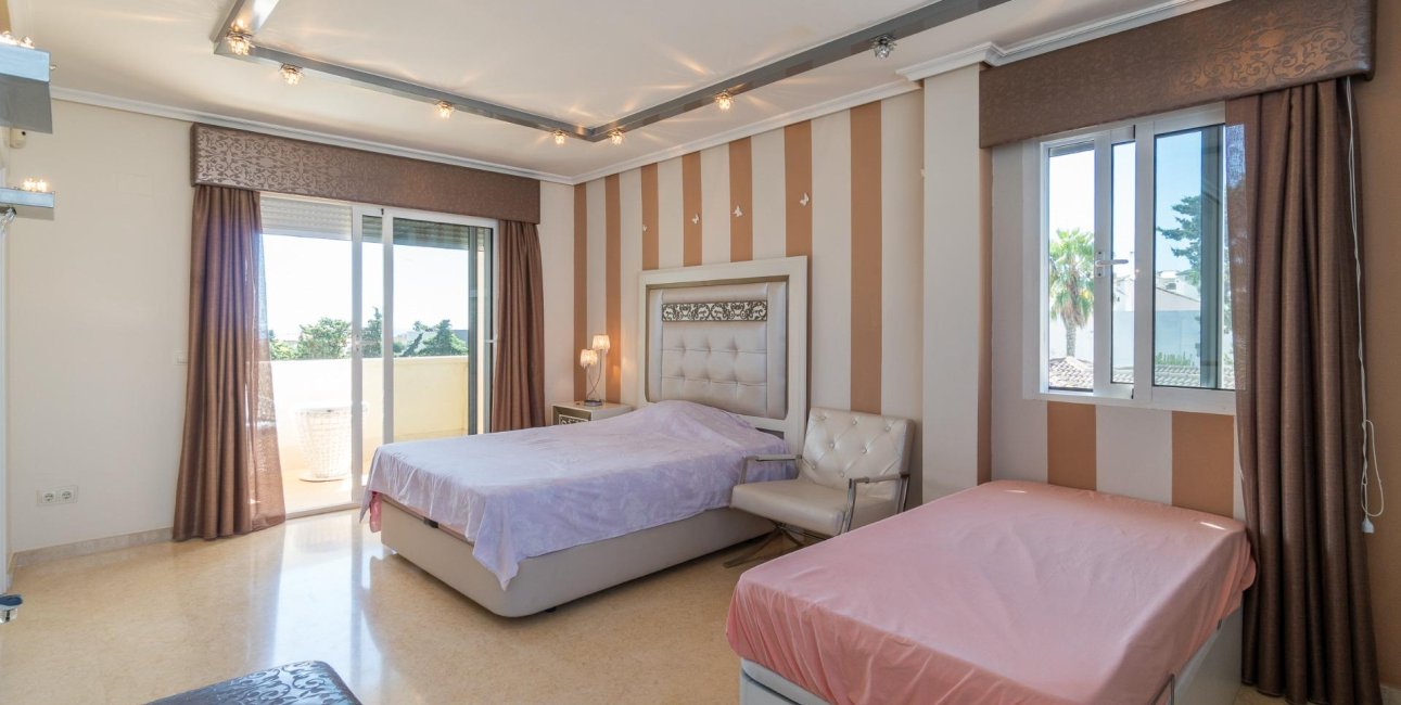 Resale - Villa -
Torrevieja - La Mata