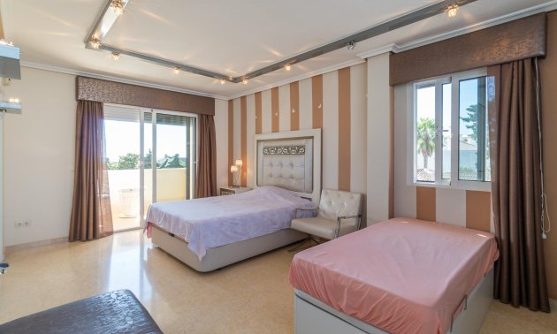 Resale - Villa -
Torrevieja - La Mata