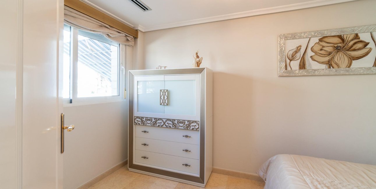 Resale - Villa -
Torrevieja - La Mata