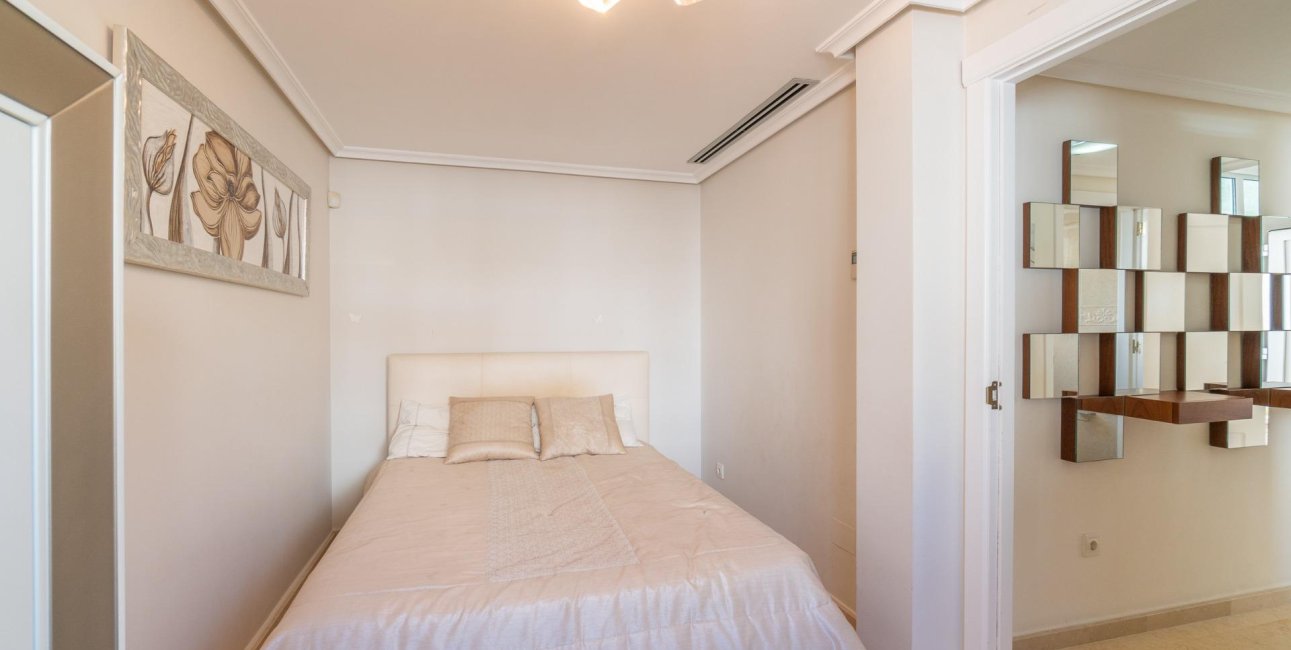 Resale - Villa -
Torrevieja - La Mata