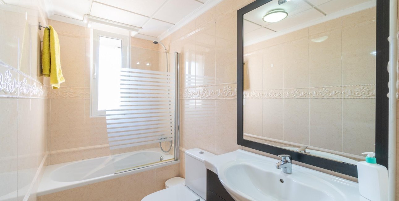 Resale - Villa -
Torrevieja - La Mata