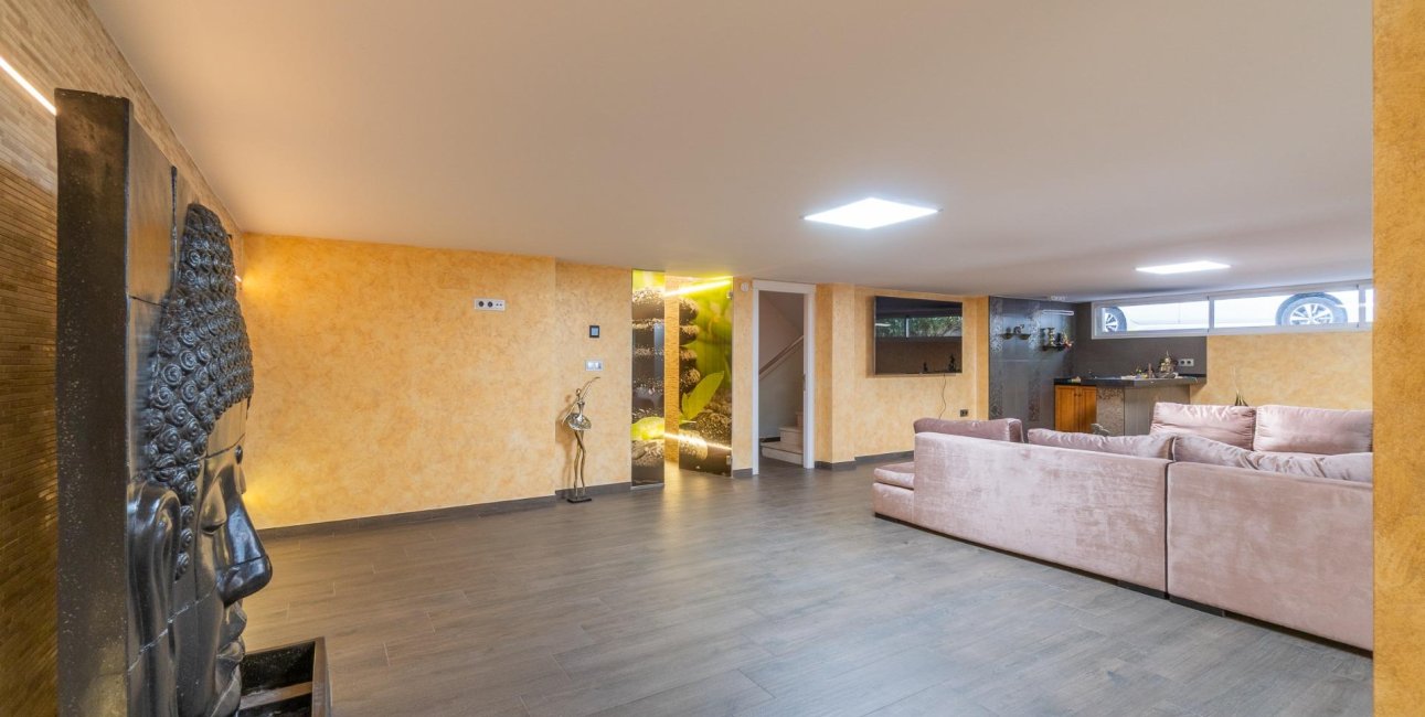 Resale - Villa -
Torrevieja - La Mata