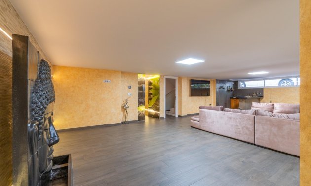 Resale - Villa -
Torrevieja - La Mata