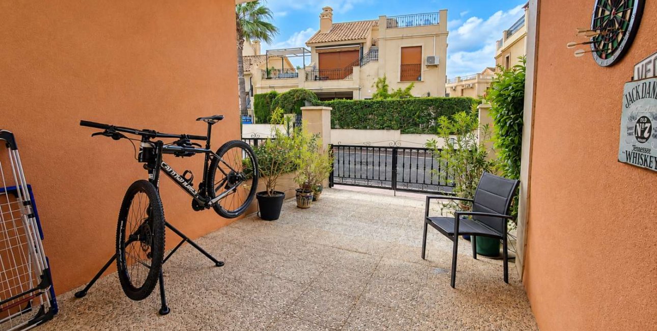 Resale - Villa -
Algorfa - La Finca Golf Resort
