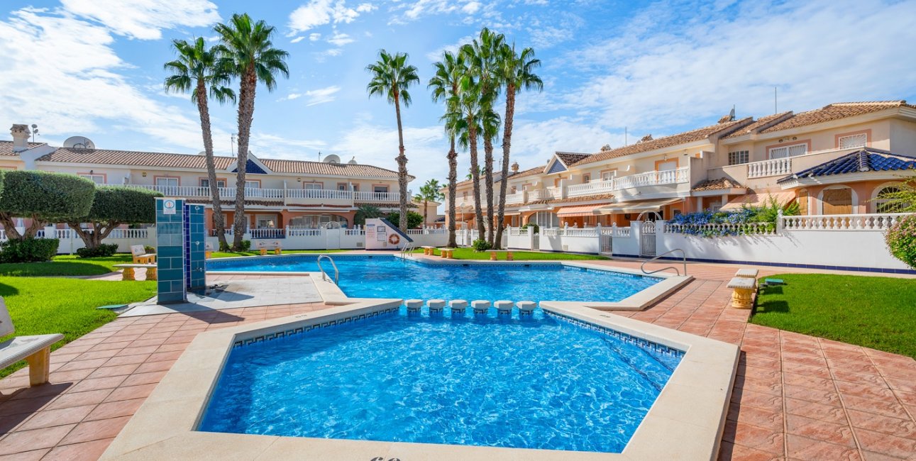 Resale - Townhouse -
Ciudad Quesada - Doña Pepa