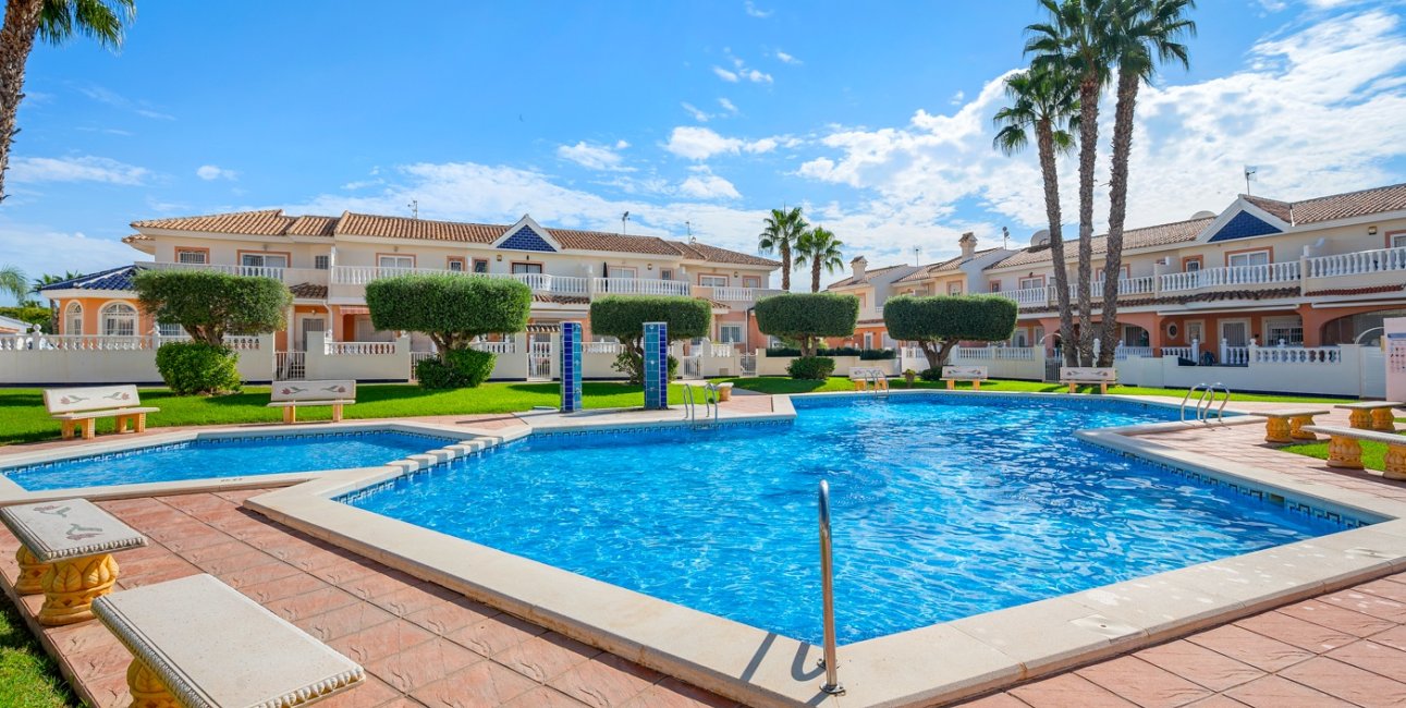 Resale - Townhouse -
Ciudad Quesada - Doña Pepa