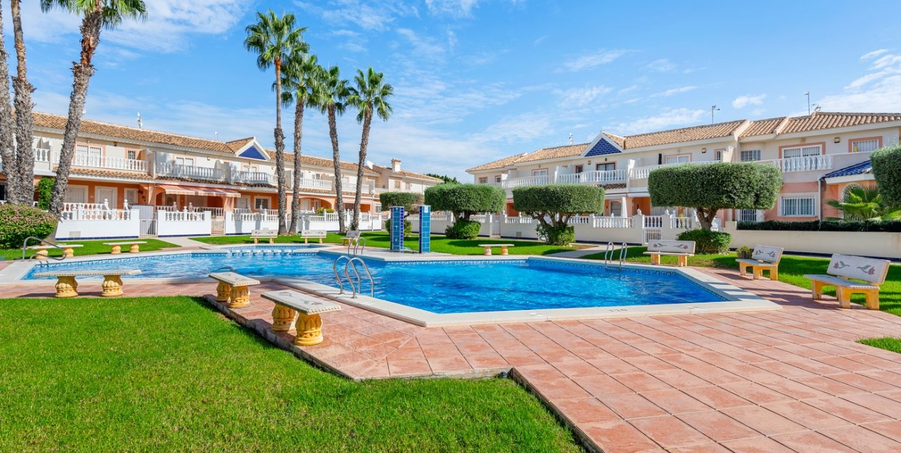 Resale - Townhouse -
Ciudad Quesada - Doña Pepa